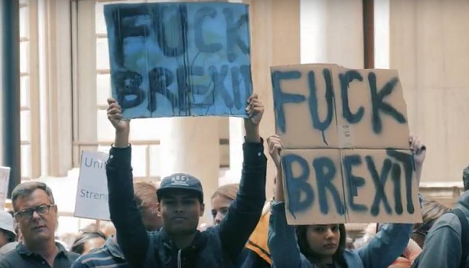 ‘Politicians know more than the public’