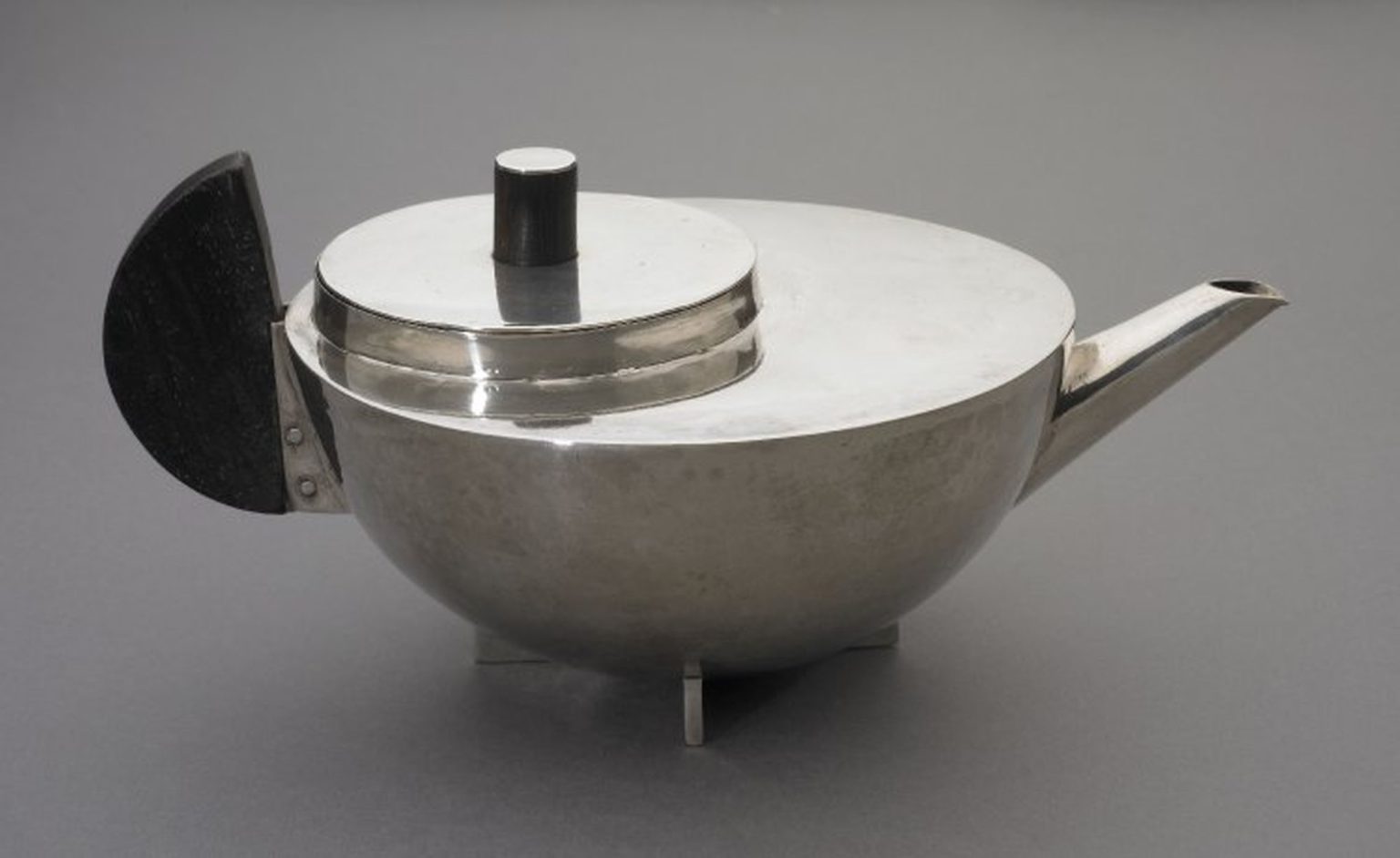 Brandt's tea infuser and strainer, made in the mid-to-late 1920s.