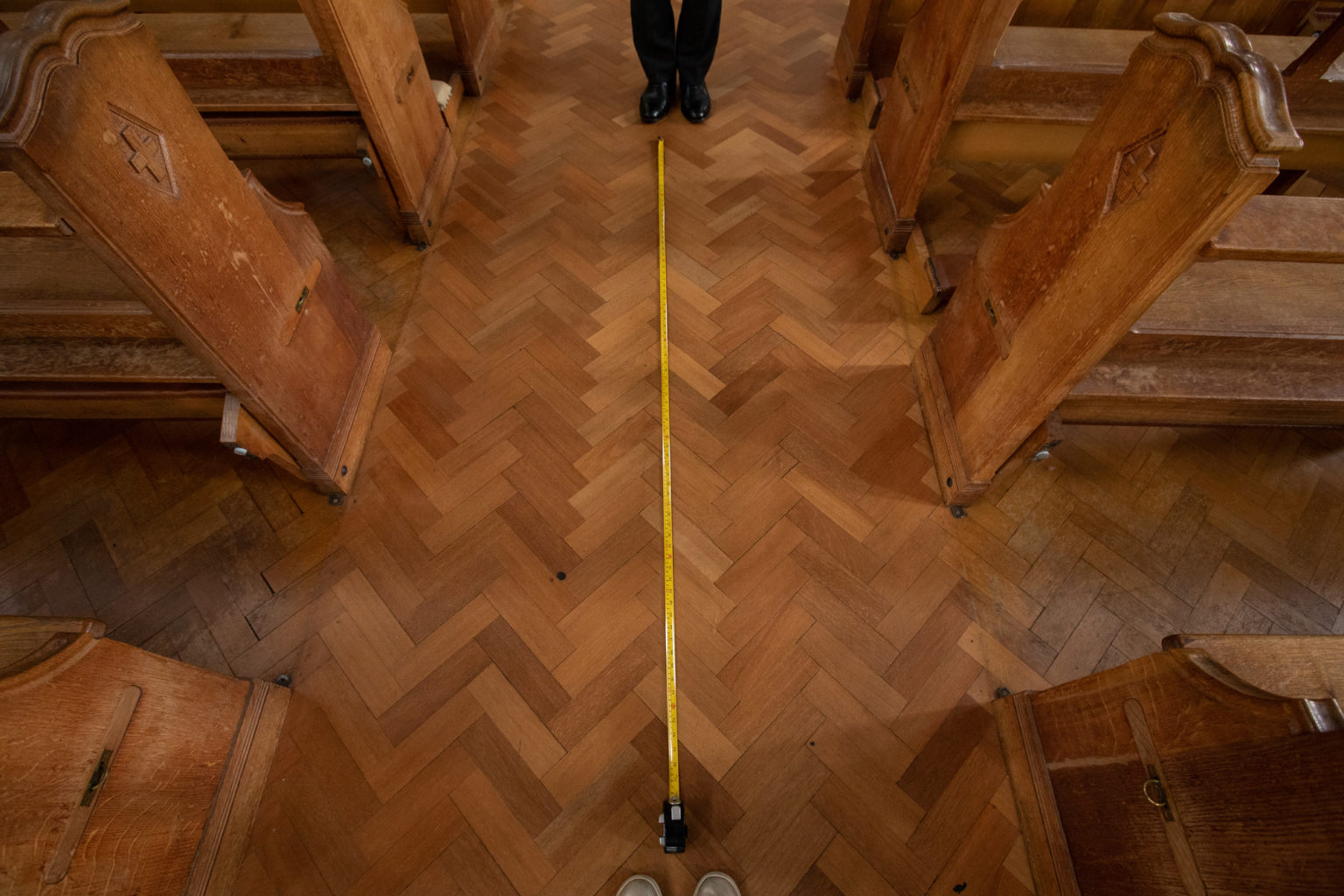 <em>2 METRES</em>: life under lockdown
