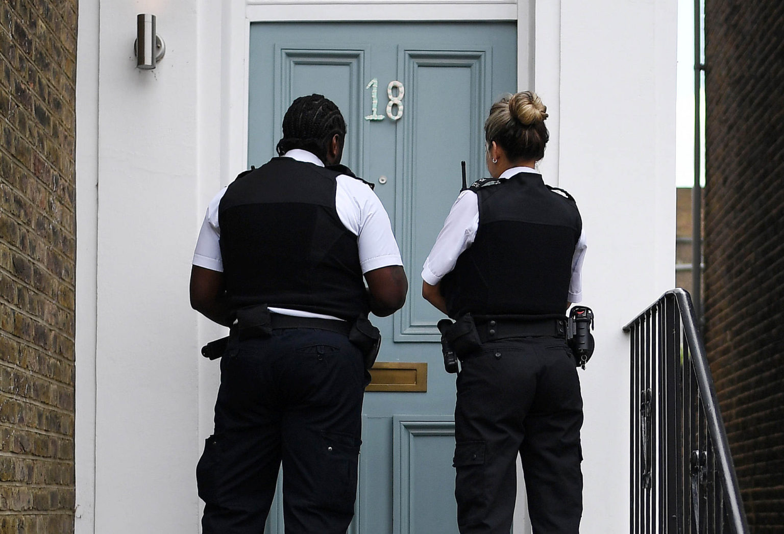 Two police officers arrive at the home of Dominic Cummings, 24 May 2020