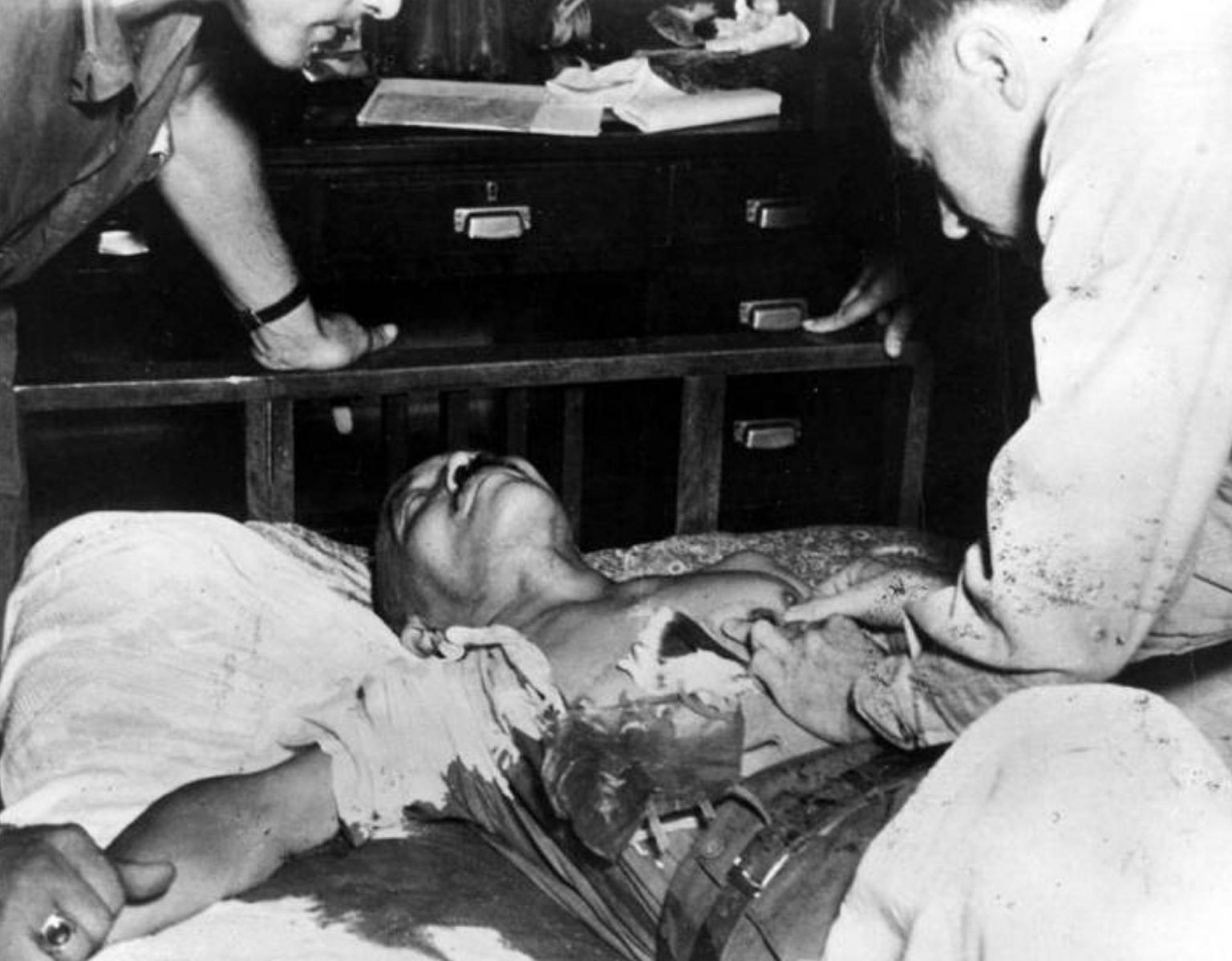On his arrest on 11 September 1945, Japanese army leader Hideki Tojo tried unsuccessfully to shoot himself dead.