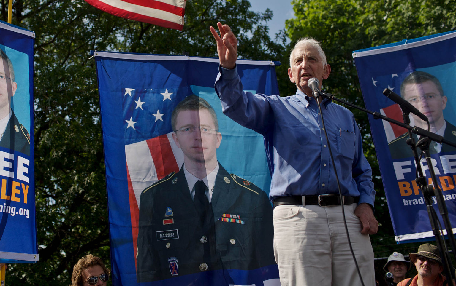Daniel Ellsberg speaks during rally in support for PFC Bradley Manning on 1 June 2013 in Fort Meade, Maryland.