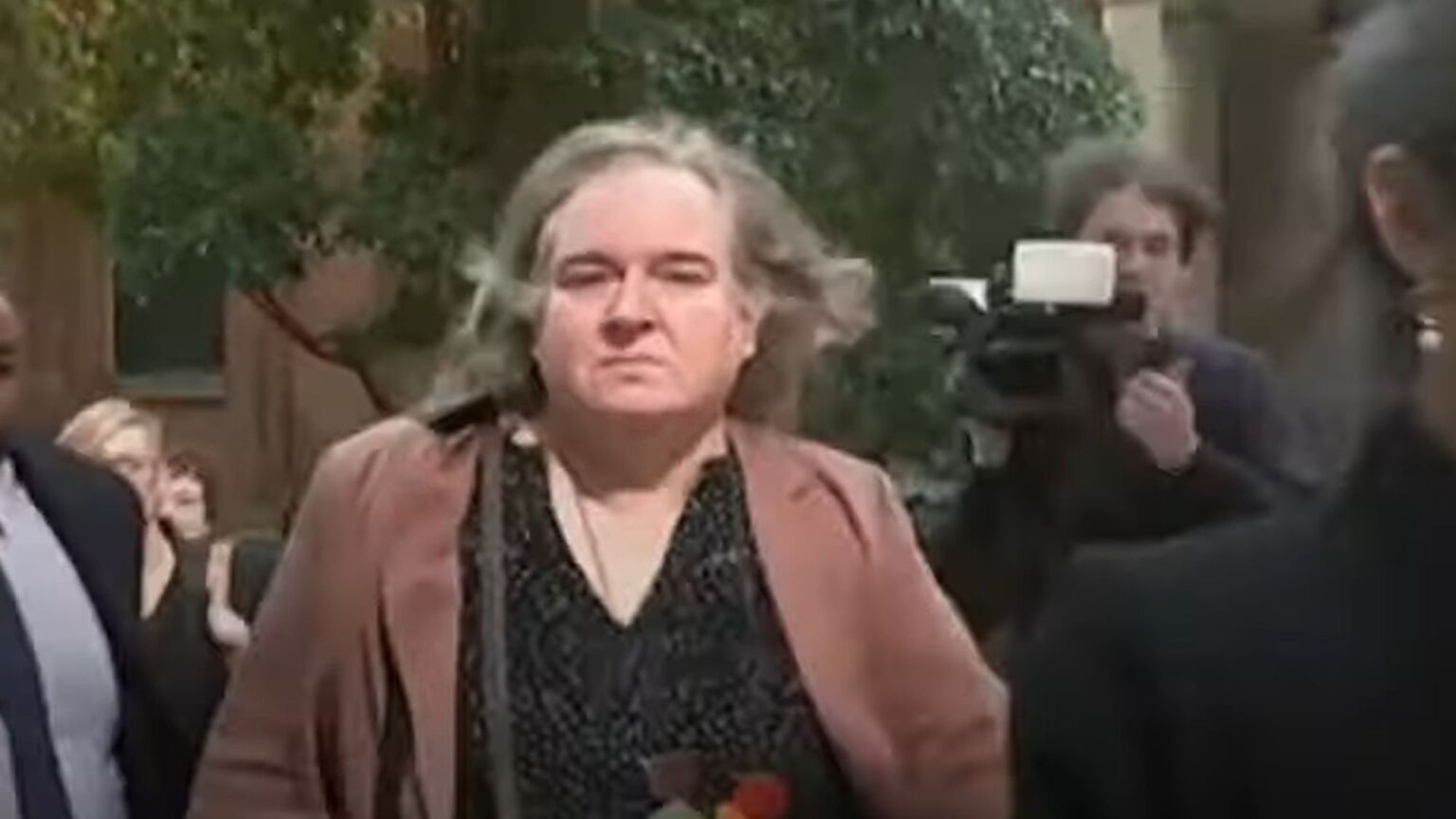 Australia: land of sun, surf and pregnant men