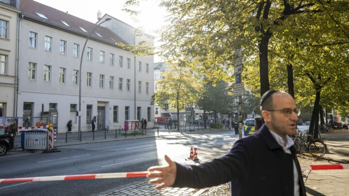 Stop equating anti-Semitism with Islamophobia