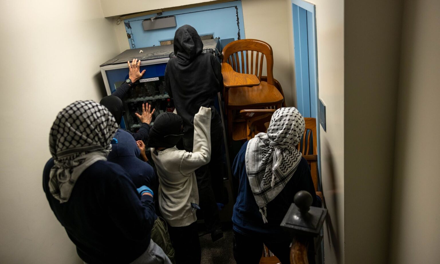  Demonstrators supporting Palestinians in Gaza barricade themselves inside Hamilton Hall.
