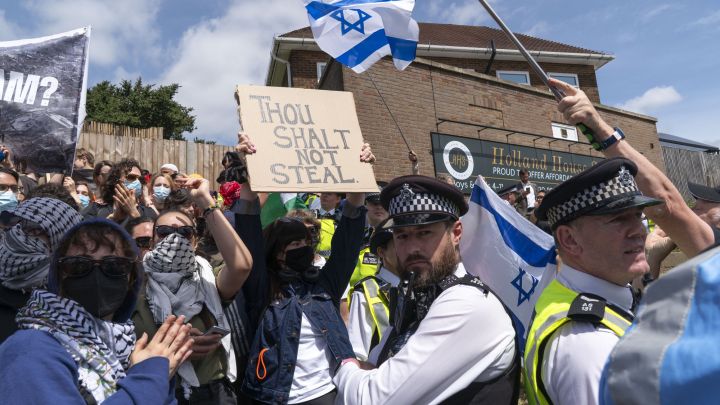 How synagogues became fair game for the Israelophobic mob