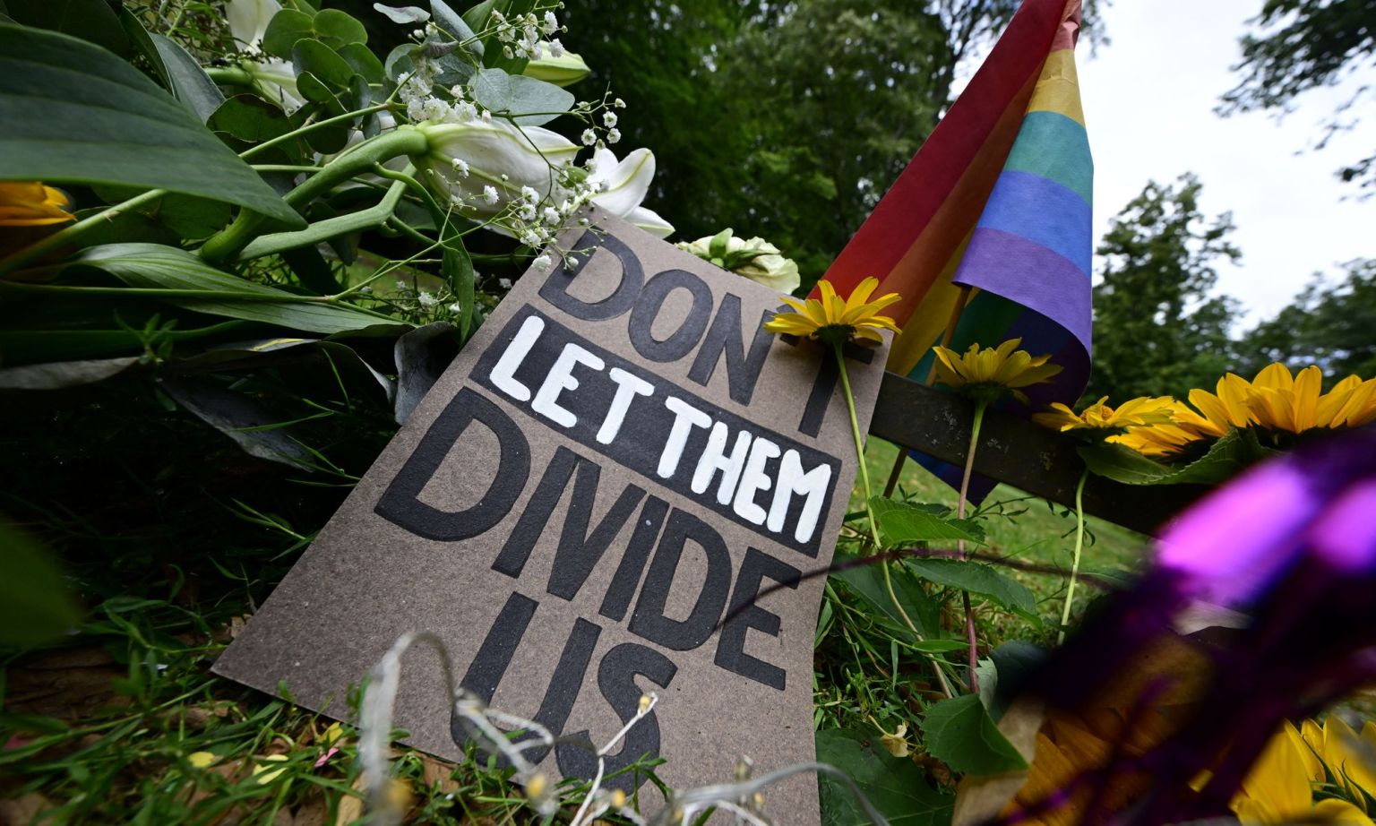 A sign placed in tribute to the victims at the Tiergarten park in Berlin, 27July 2026